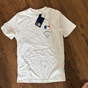 Abercrombie kids MLB Logo T-Shirt- new